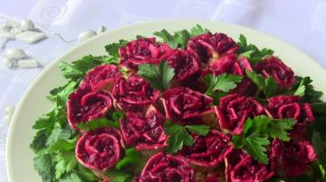Nu este o salată și o capodoperă! Reteta este foarte frumos și salată gustoasă „Rose“!