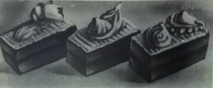 Cake „Burete cu crema de proteine“. Fotografie din cartea „Producerea de produse de patiserie și prăjituri,“ 1976 