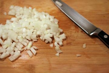 Cele mai gustoase și sănătoase garnitura: orez cu ceapă și morcovi în cuptor