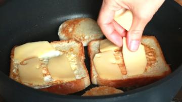 Sandwich „Ochi de pisică“ pâine prăjită Original