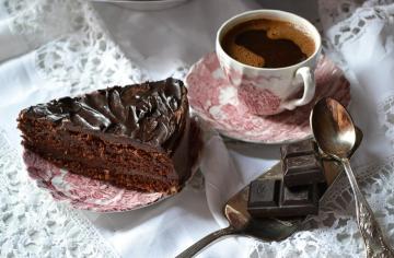 Ciocolata cu ceai sau cafea - o combinație pe care le va adăuga 10 de ani de viață