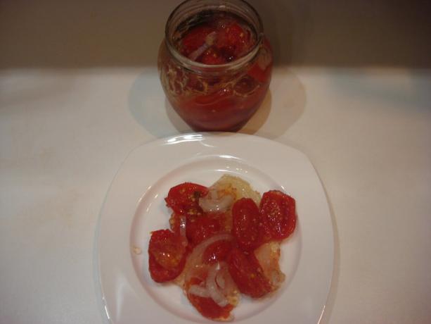 Imagine luate de autor (tomate în gata gelatină)
