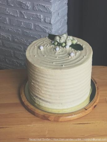 Opțiunea de a folosi crema pe un tort de nunta