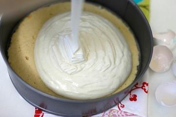 Crema „Lapte de pasăre“ pentru prăjituri și produse de patiserie. Delicate și delicioase