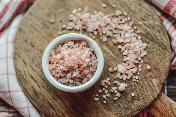 Principalul lucru este să nu consumați mai multă sare decât este permisă (Foto: Pixabay.com)