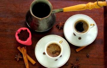 Cafea cu scorțișoară și spumă delicată