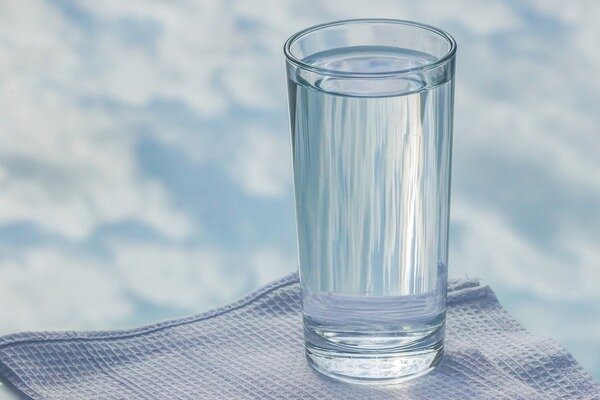 Apa cu sare și zahăr vă va ajuta să vă recuperați mai repede. (Foto: Pixabay.com)