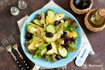Salată de avocado și castraveți