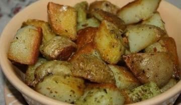 Cartofi, la cuptor în ulei de usturoi