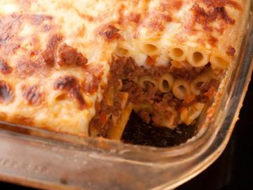 Lazy lasagna sau cum să faci o caserola de macaroane cu carne tocată
