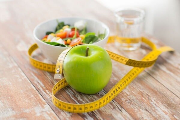 Atunci când stați la dietă, nu ar trebui să renunțați brusc la toate - acest lucru poate duce la defecțiuni (Foto: cocinayvino.com)