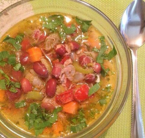 Aceasta supa este numit semnul distinctiv al Bulgariei, iar gustul si beneficiile nu este inferior la borș nostru.