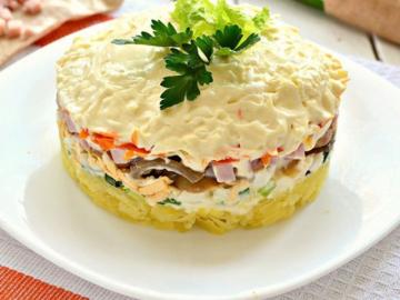 Salata Vechinoy cu branza si ciuperci: atat de delicioasa încât este imposibil să se rupă!