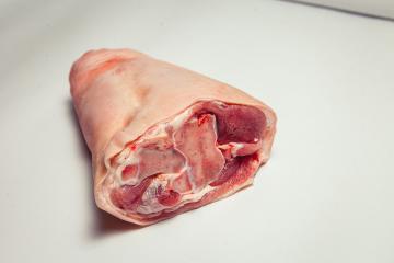 Carne presata de gambei „usturoi“