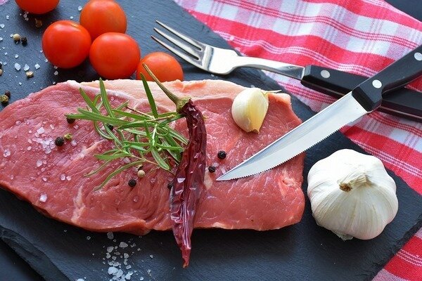 Cumpărați bucăți de carne gătită în loc de fripturi. (Foto: Pixabay.com)