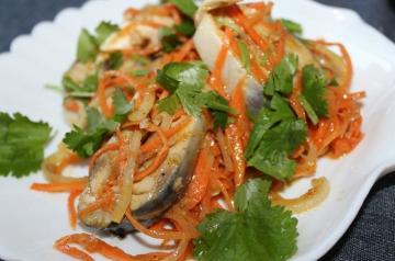 Aperitiv Tasty: hering în coreeană cu legume