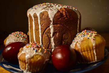 Tratează de tort stătut: tort, tort si budinca