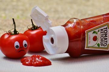 Trei semne care vă vor ajuta să distingeți binele din plămada ketchup-ul de proastă calitate