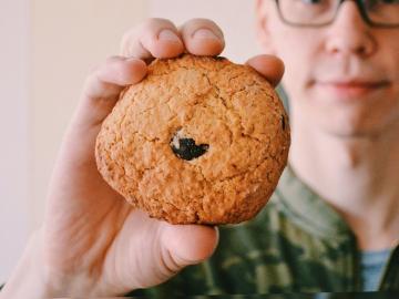 Cum de a găti cookie-uri fulgi de ovăz cu ciocolată și kroshkoy🍪 crocante